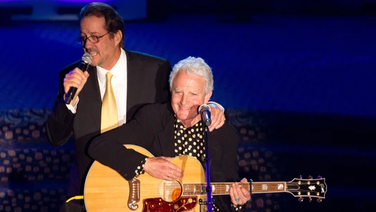 Tom Kelly y Billy Steinberg actúan en el escenario durante los Premios del Salón de la Fama de los Compositores en Nueva York Tom Kelly y Billy Steinberg actúan en el escenario durante los Premios del Salón de la Fama de los Compositores en Nueva York