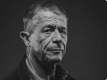 El escritor Emmanuel Carr&egrave;re en una imagen promocional