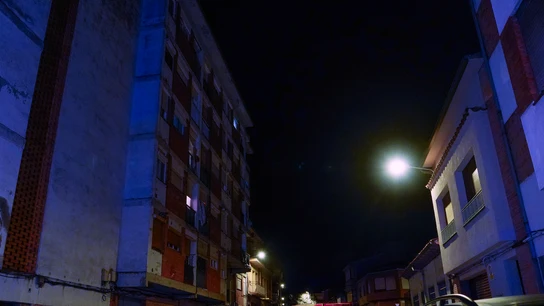 Mueren cinco adolescentes en el incendio de un trastero de un bloque de viviendas en Manlleu (Barcelona) Mueren cinco adolescentes en el incendio de un trastero de un bloque de viviendas en Manlleu (Barcelona)