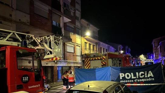 Mueren cinco adolescentes en el incendio de un trastero de un bloque de viviendas en Manlleu (Barcelona) Mueren cinco adolescentes en el incendio de un trastero de un bloque de viviendas en Manlleu (Barcelona)