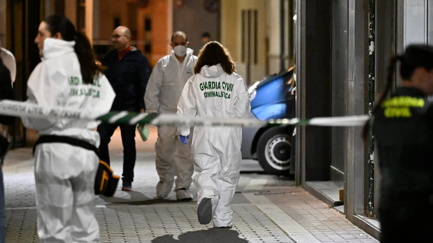La Guardia Civil investiga la muerte violenta de una mujer y su hija, una niña de 12 años en Xilxes (Castellón) La Guardia Civil investiga la muerte violenta de una mujer y su hija, una niña de 12 años en Xilxes (Castellón)