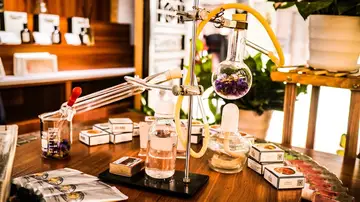 Industria del perfume y la cosmética Industria del perfume y la cosmética