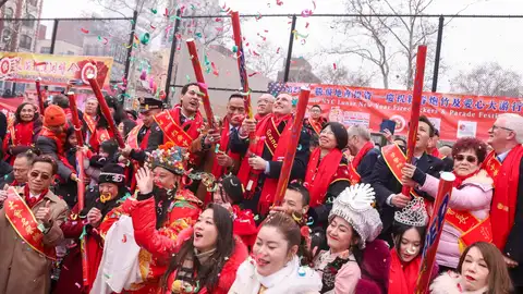La gente celebra el Año Nuevo Lunar en el barrio de Chinatown de Manhattan, Nueva York La gente celebra el Año Nuevo Lunar en el barrio de Chinatown de Manhattan, Nueva York