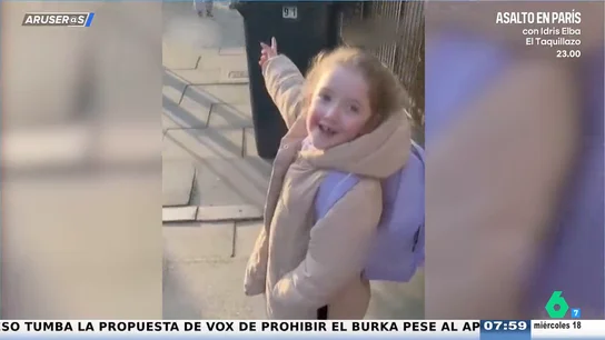 La entrañable reacción de una niña cuando ve un rayo de sol después de meses de lluvia: "Podría ser cualquier español hoy" La entrañable reacción de una niña cuando ve un rayo de sol después de meses de lluvia: "Podría ser cualquier español hoy"