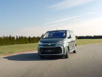 Lo vende Toyota, tiene nada menos que 9 plazas, y motor diésel, lo mejor para el que necesite un vehículo extremadamente versátil Lo vende Toyota, tiene nada menos que 9 plazas, y motor diésel, lo mejor para el que necesite un vehículo extremadamente versátil