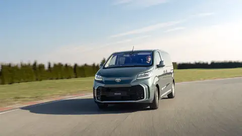 Lo vende Toyota, tiene nada menos que 9 plazas, y motor diésel, lo mejor para el que necesite un vehículo extremadamente versátil Lo vende Toyota, tiene nada menos que 9 plazas, y motor diésel, lo mejor para el que necesite un vehículo extremadamente versátil