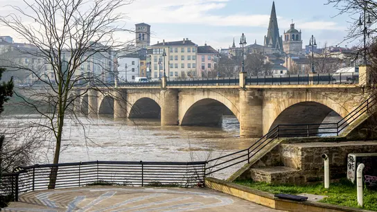 El río Ebro a su paso por Logroño El río Ebro a su paso por Logroño