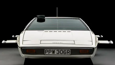 Un garaje comprado por 100 dólares escondía el coche de 007 que cambió a Tesla para siempre Un garaje comprado por 100 dólares escondía el coche de 007 que cambió a Tesla para siempre