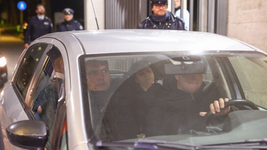 Patricia Mercolino, madre de Domenico, saliendo del hospital en un coche hace unos d&iacute;as.