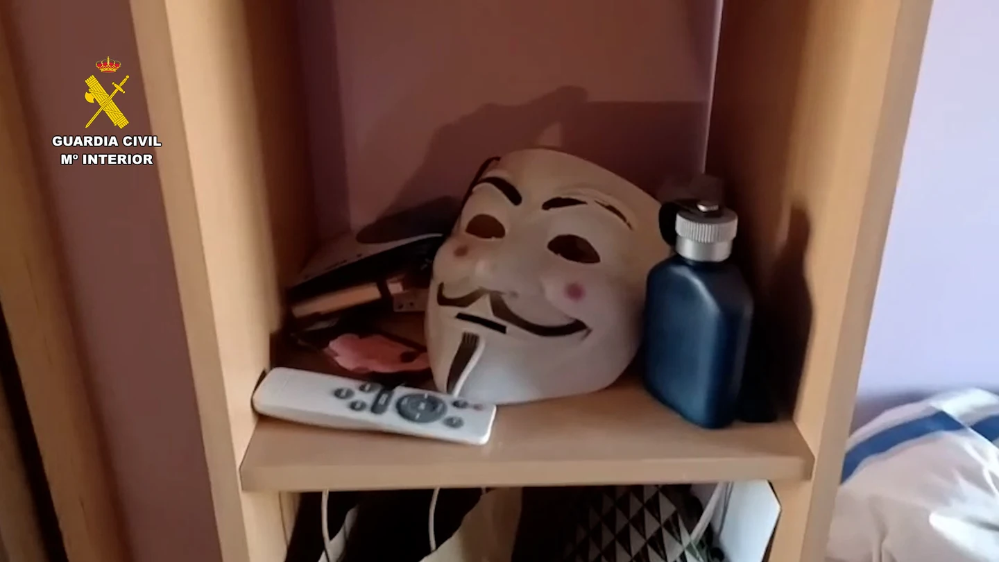 La Guardia Civil detiene a cuatro cabecillas de Anonymous en España La Guardia Civil detiene a cuatro cabecillas de Anonymous en España