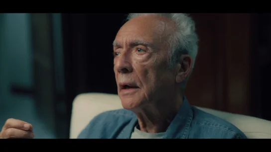 La irónica reflexión de Juan José Millás sobre la altura del rey Felipe VI: "Si los Borbones fueran bajos, al igual seríamos una República" La irónica reflexión de Juan José Millás sobre la altura del rey Felipe VI: "Si los Borbones fueran bajos, al igual seríamos una República"