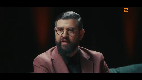 Manu Sánchez confiesa a Jordi Évole que tiene "un yate en Puerto Banús": "Creo en un socialismo de yate y chalé" Manu Sánchez confiesa a Jordi Évole que tiene "un yate en Puerto Banús": "Creo en un socialismo de yate y chalé"