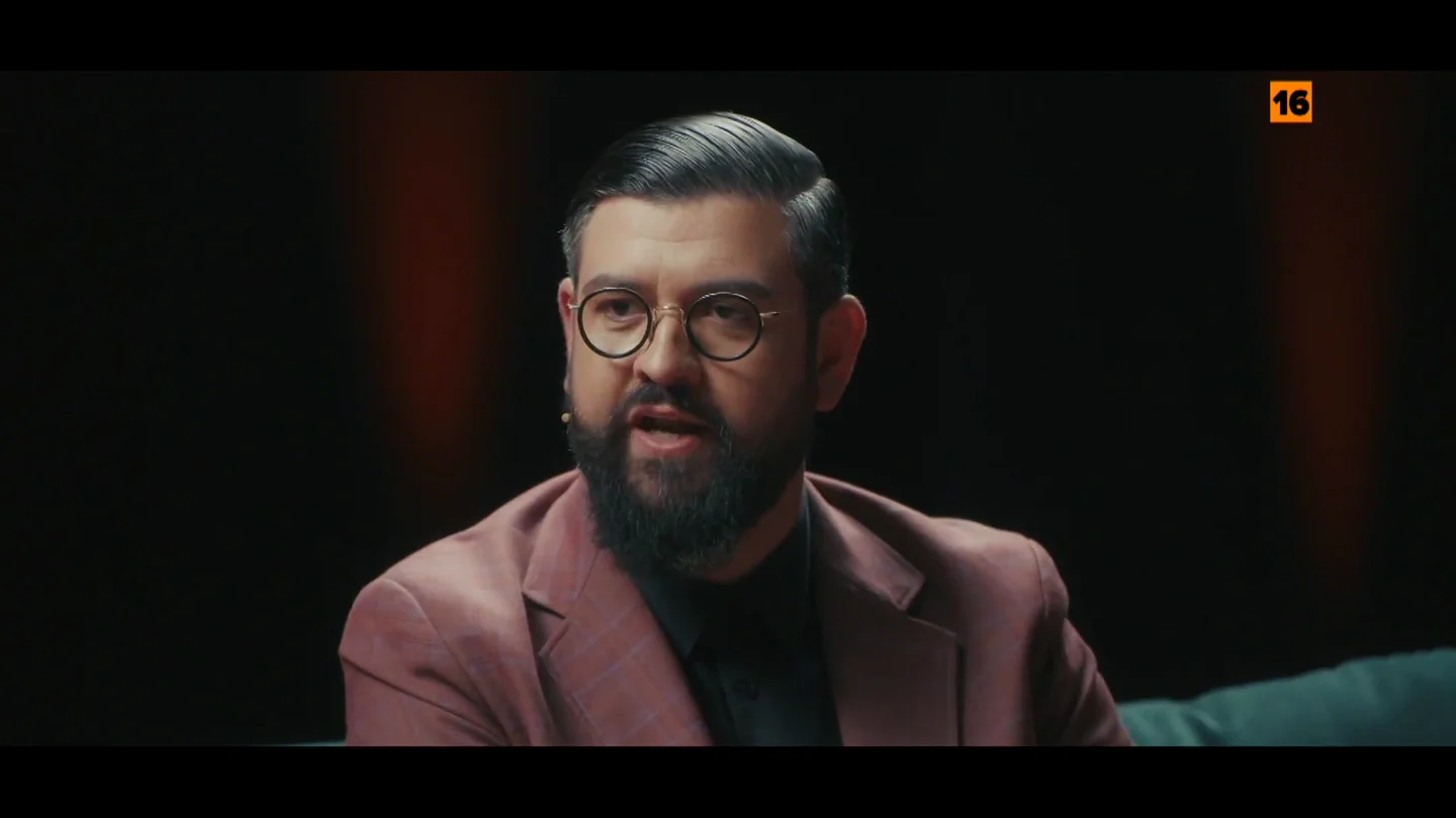 Manu Sánchez confiesa a Jordi Évole que tiene "un yate en Puerto Banús": "Creo en un socialismo de yate y chalé" Manu Sánchez confiesa a Jordi Évole que tiene "un yate en Puerto Banús": "Creo en un socialismo de yate y chalé"