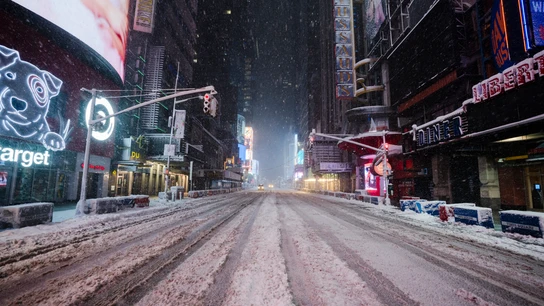 Times Square (Nueva York), a medianoche durante la tormenta de nieve de febrero de 2026 Times Square (Nueva York), a medianoche durante la tormenta de nieve de febrero de 2026