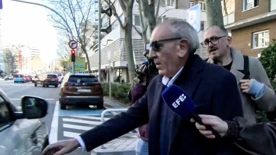 Momento de la salida este jueves de su domicilio en Madrid del exdirector adjunto operativo (DAO) de la Polic&iacute;a Nacional, Jos&eacute; &Aacute;ngel Gonz&aacute;lez Jim&eacute;nez