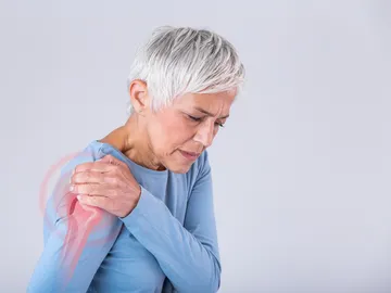 Mujer con dolor crónico Mujer con dolor crónico