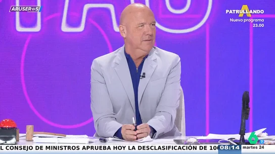 La reacción de Alfonso Arús en directo tras compararle Angie Cárdenas con Antonio Resines: "Perdona" La reacción de Alfonso Arús en directo tras compararle Angie Cárdenas con Antonio Resines: "Perdona"
