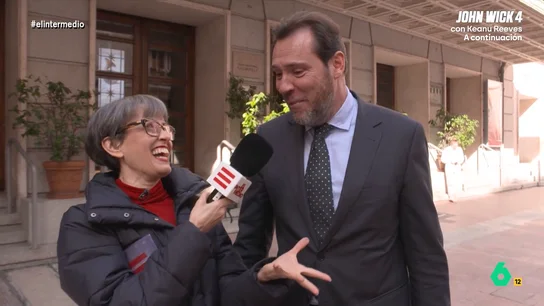 Óscar Puente confiesa que le gustaría participar en 'Supervivientes': "Es para lo que estoy preparado" Thais Villas ha charlado con varios diputados del Congreso para saber si, en el caso de tener que abandonar la política, se atreverían a participar en algún reality. Descubre qué programas han escogido en el vídeo principal.