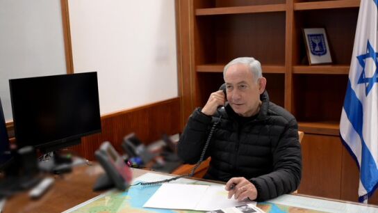 Benjamin Netanyahu habla por tel&eacute;fono con Donald Trump