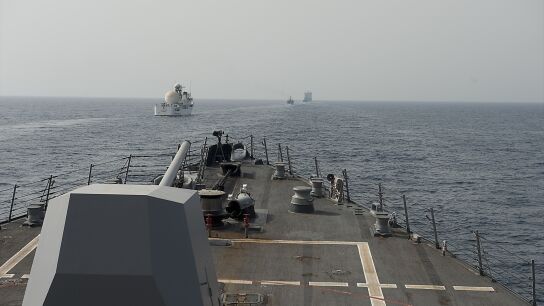 Embarcaciones en el estrecho de Ormuz