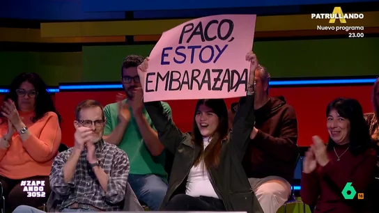 Una chica del público 'da' dos noticias a su pareja en Zapeando: "Paco, estoy embarazada" Al igual que lo que sucedía este lunes en El Hormiguero, una chica ha decidido aprovechar su asistencia como público para 'dar' una noticia muy especial a su pareja.