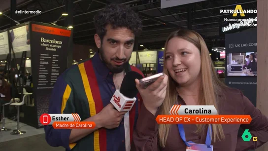Isma Juárez pide a una madre que le explique en qué trabaja su hija: "¿Puede ser que me hayas dicho lo que te ha venido a la cabeza?" Isma Juárez vuelve al Mobile World Congress para poner en aprietos a los padres y madres de los trabajadores en empresas tecnológicas: ¿Saben a qué se dedican sus hijos? ¿Sabrían decir qué cargo tienen en la empresa? la respuesta en este vídeo.