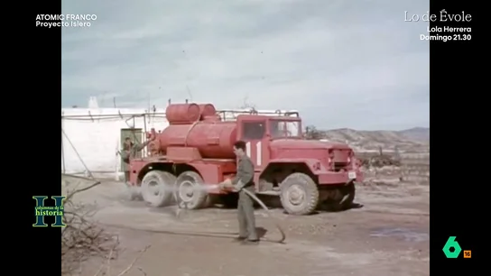 José Herrera denuncia la cuestionable limpieza que se llevó a cabo en Palomares tras el accidente nuclear Tras el incidente de Palomares, el ejército estadounidense fue el encargado de descontaminar la zona. Como indica el investigador, tan solo se llevaron 1.000 metros cúbicos de 27.000 metros cúbicos de tierra contaminada.