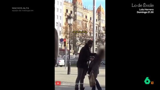 &Aacute;lvaro Reyes, el pol&eacute;mico youtuber que se hizo viral por sus 'cursos' en los que ense&ntilde;aba a ligar y donde abordaba a mujeres en la calle e incluso las besaba sin consentimiento, defiende que no hay que pedir permiso "siempre que lo hagas con respeto y amor".