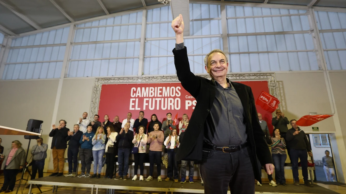 José Luis Rodríguez Zapatero en unn acto de campaña del 15M, en León.. José Luis Rodríguez Zapatero en unn acto de campaña del 15M, en León..