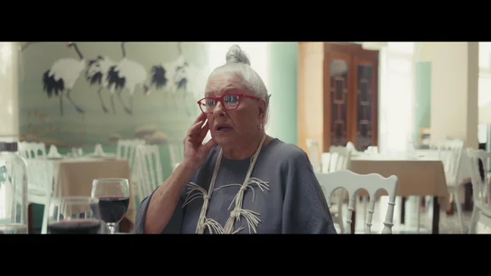 Lola Herrera reconoce que hacerse fotos con los fans le parece "horrible": "No me acostumbro, ahora soy más valiente y digo que no" Lola Herrera reconoce que hacerse fotos con los fans le parece "horrible": "No me acostumbro, ahora soy más valiente y digo que no"