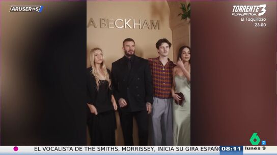 El v&iacute;deo de los Beckham apoyando a Victoria Beckham sin Brooklyn en la Semana de la Moda de Par&iacute;s: "Demuestran la buena relaci&oacute;n"
