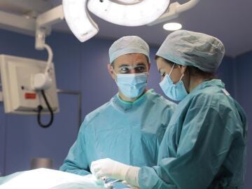 Una investigaci&oacute;n internacional muestra que la cirug&iacute;a del c&aacute;ncer de mama puede ser menos invasiva sin perder eficacia