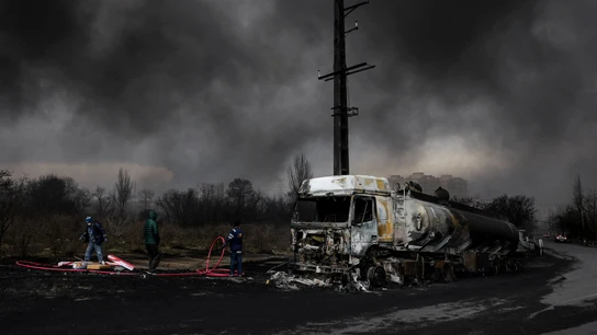 Un vehículo en llamas tras un ataque reportado a tanques de combustible de Shahran, durante el conflicto entre Estados Unidos e Israel con Irán Un vehículo en llamas tras un ataque reportado a tanques de combustible de Shahran, durante el conflicto entre Estados Unidos e Israel con Irán