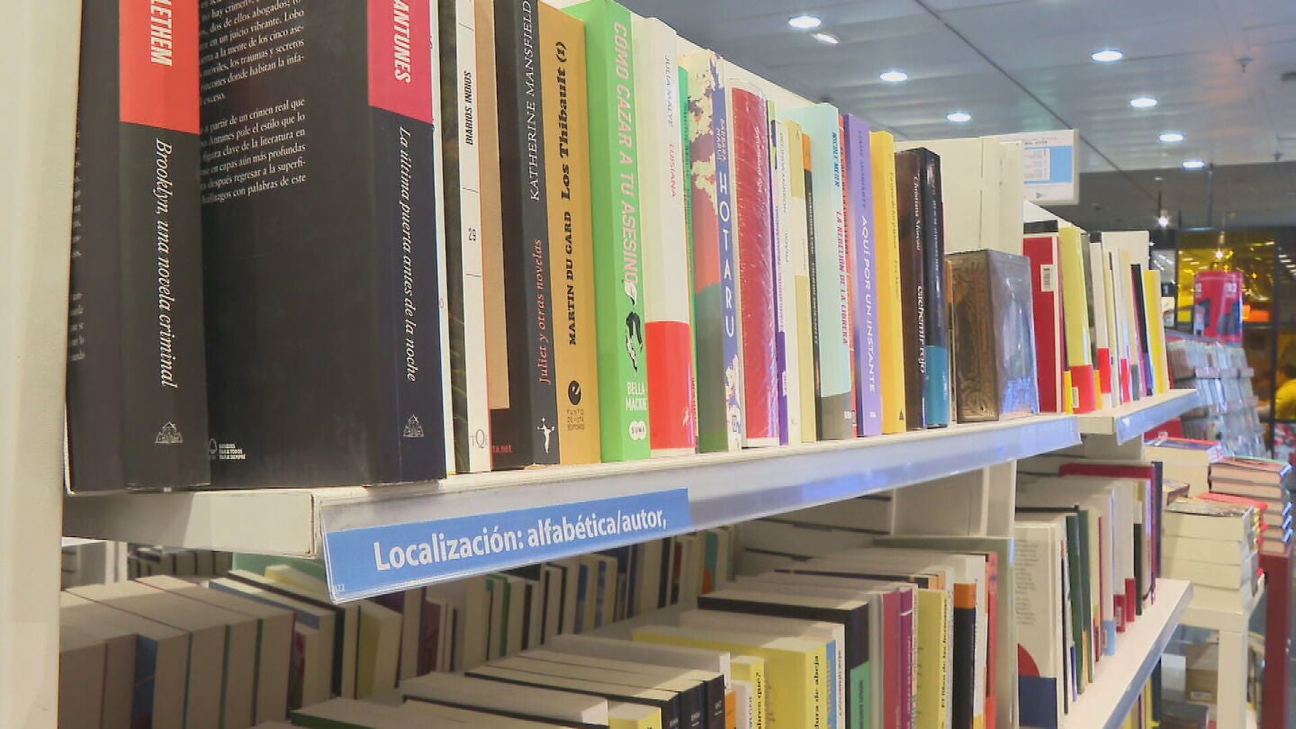 Letrero en una librer&iacute;a de Valencia. 