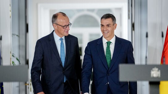 El canciller alem&aacute;n, Friedrich Merz, y el presidente del Gobierno, Pedro S&aacute;nchez, ofrecen una rueda de prensa tras una reuni&oacute;n conjunta