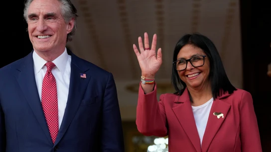 Delcy Rodriguez junto con Doug Burgum Delcy Rodriguez junto con Doug Burgum