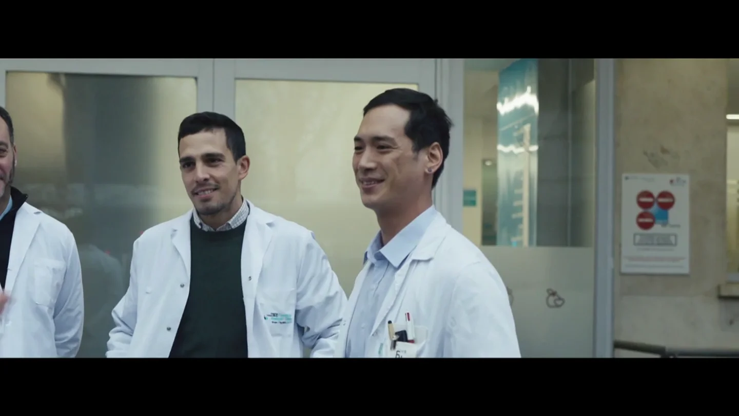 Un cirujano de Pamplona con orígenes chinos: "Algún paciente dice que prefiere que le trate un médico chino" Un cirujano de Pamplona con orígenes chinos: "Algún paciente dice que prefiere que le trate un médico chino"