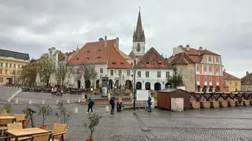 Sibiu, conocida como La ciudad de los ojos. Sibiu, conocida como La ciudad de los ojos.