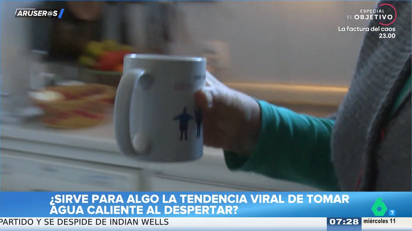 Tomar agua caliente al despertase para activar el organismo: qué hay de cierto (y de falso) tras esta nueva moda viral Tomar agua caliente al despertase para activar el organismo: qué hay de cierto (y de falso) tras esta nueva moda viral