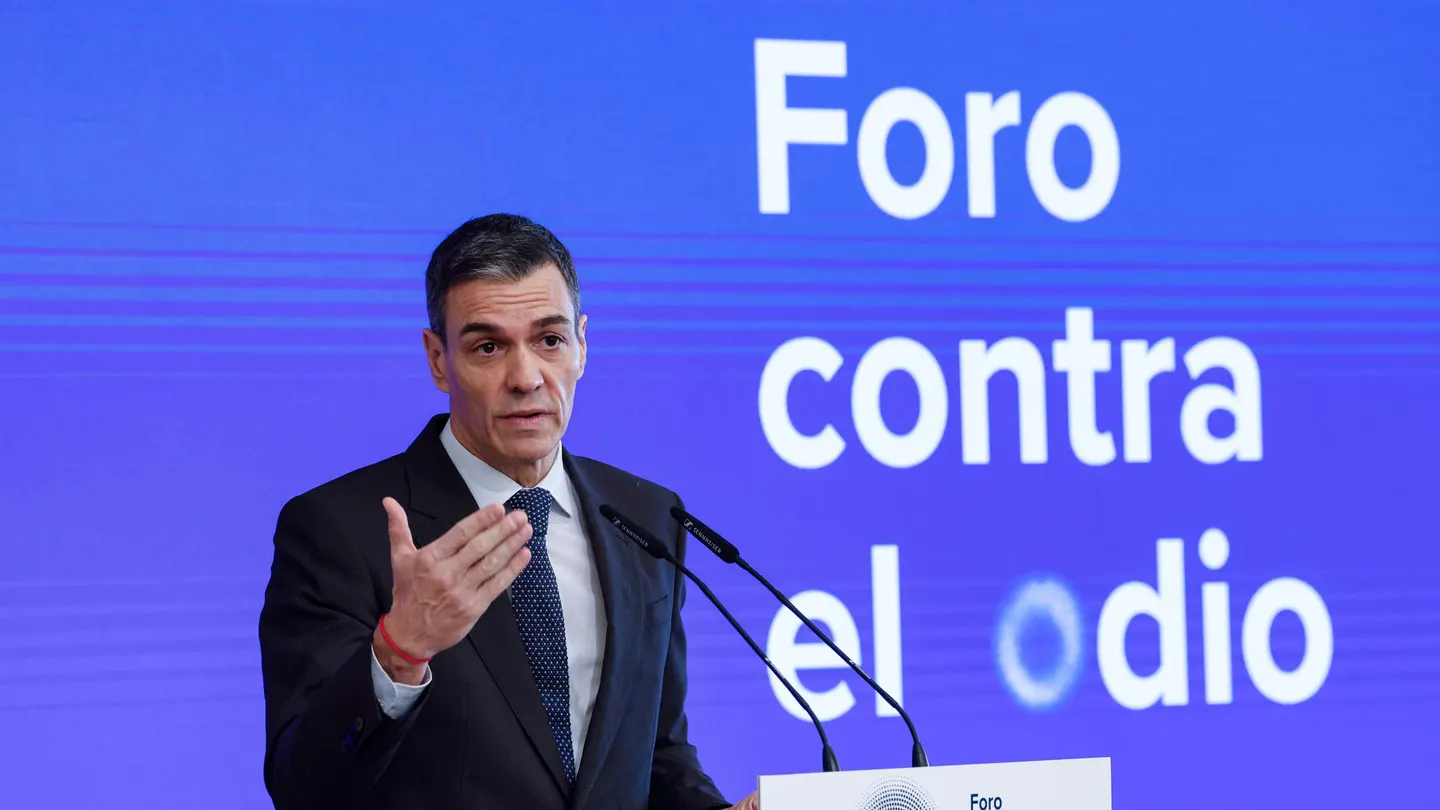 Sánchez anuncia un nuevo delito de "amplificación algorítmica" contra los mensajes de odio: "Nadie está por encima de la ley" Sánchez anuncia un nuevo delito de "amplificación algorítmica" contra los mensajes de odio: "Nadie está por encima de la ley"