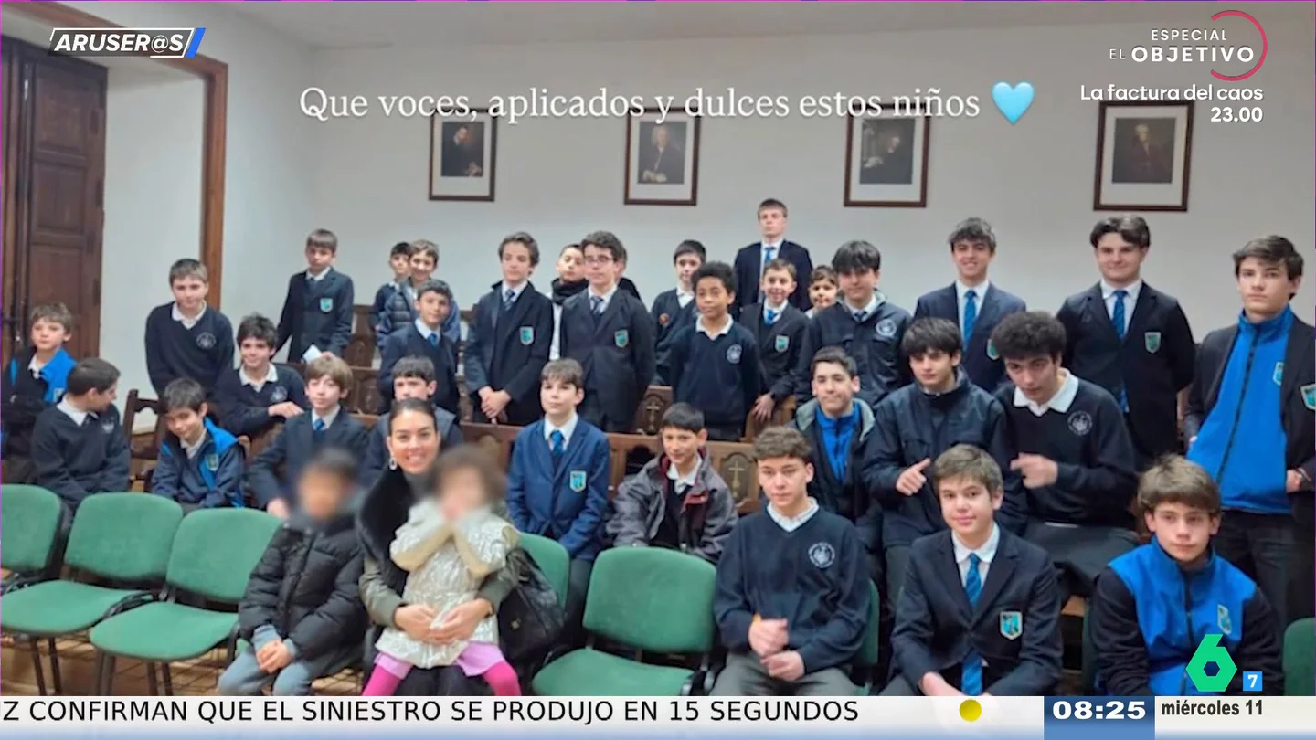 Alfonso Arús, tras ver a Georgina Rodríguez con sus hijos pixelados en una misa en Cuelgamuros: "Ya era hora" Alfonso Arús, tras ver a Georgina Rodríguez con sus hijos pixelados en una misa en Cuelgamuros: "Ya era hora"