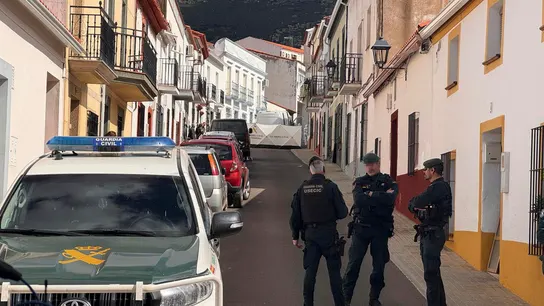 La Guardia Civil registra la propiedad de los hermanos detenidos por la muerte de Francisca Cadenas La Guardia Civil registra la propiedad de los hermanos detenidos por la muerte de Francisca Cadenas