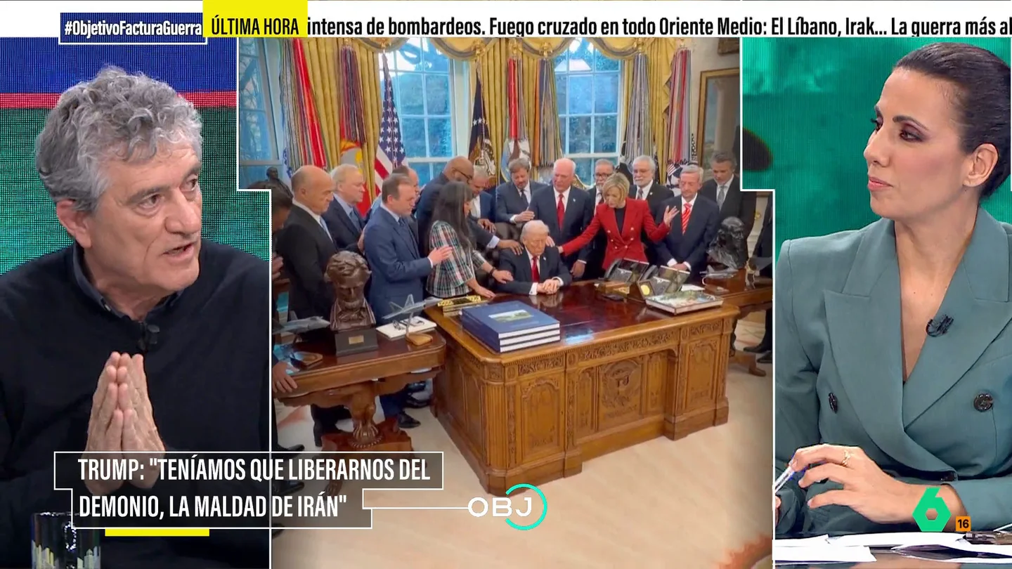 Guillermo Fesser: "La señora que reza junto a Trump en el despacho oval vende semillas de resurrección por 114.000 dólares" Guillermo Fesser explica en este vídeo quién es Paula White, jefa de la Oficina de la Fe en el Gobierno de Trump, que respondería a la necesidad de obtener votos entre el llamado 'cinturón de la Biblia' de sur de Estados Unidos.