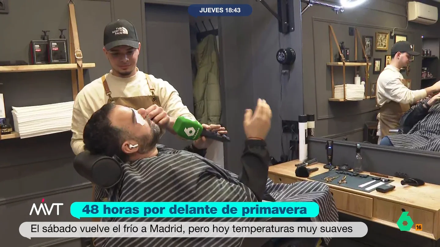 Javier Bastida aprovecha su conexión con MVT para arreglarse la barba: "Tengo cena esta noche en Toledo" El reportero ha mostrado el buen tiempo que están disfrutando en la capital de nuestro país, pero, además, ha aprovechado para ir a la barbería a "ponerse guapo".