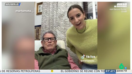 Pepe, el abuelo viral que se ha hecho famoso por sus v&iacute;deos con sus nietas: "Le he pedido a San Pedro 20 a&ntilde;os de pr&oacute;rroga"