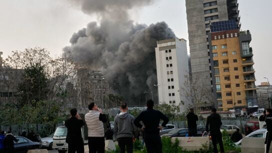 Un edificio es bombardeado en el centro de Beirut