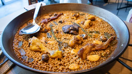 Paella valenciana Paella valenciana