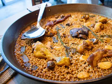 Paella valenciana Paella valenciana