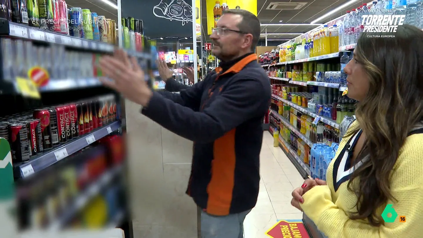 El encargado de un supermercado muestra cómo las bebidas energéticas han ganado terreno en el lineal Equipo de Investigación visita un supermercado cercano a un instituto. Su encargado asegura que a la hora del recreo les llega una "marabunta" de jóvenes en busca de bebidas energéticas. Un producto que ha ido ganando terreno en su lineal.