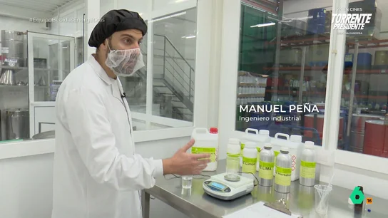 Un ingeniero industrial explica cómo se hacen los sabores de las bebidas energéticas: "Con un gramo hacemos un litro" Manuel Peña, ingeniero industrial, muestra en este vídeo cómo preparan en su empresa un aroma de mojito que podría convertirse en sabor de una bebida energética y explica que cada vez reciben más peticiones de aromas nuevos.